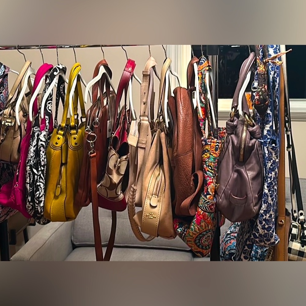 Like to get notified when I go live for shows!